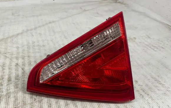 Audi A5 8T 8F Tailgate rear/tail lights 8T0945094 AU484