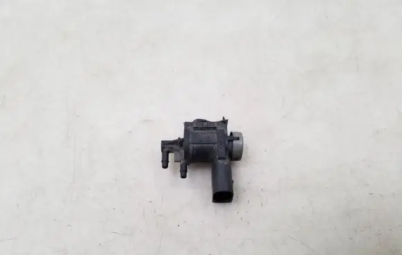 Audi A8 S8 D4 4H Turbo solenoid valve 1K0906283A