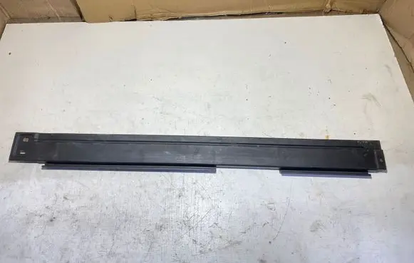 Trunk/boot lower side trim panel