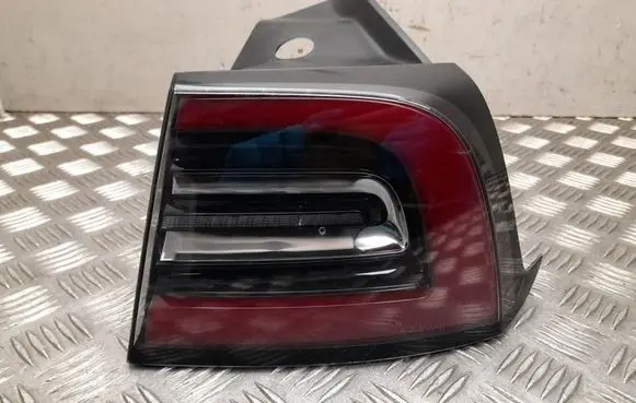 Tesla Model 3 Rear/tail lights 1077398