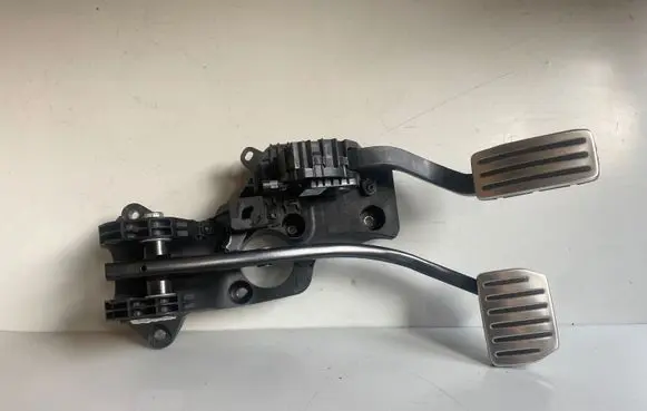 Tesla Model S Pedal assembly 142069100B 1420691