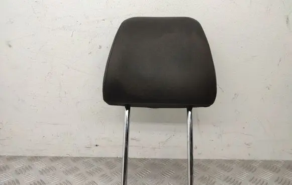Volkswagen Tiguan Front seat headrest 