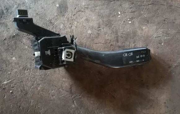 Volkswagen Golf V Indicator stalk 1K0953513A