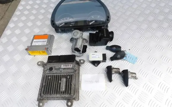 Mercedes-Benz Sprinter W906 Engine ECU kit and lock set A6519002600 A6519012200