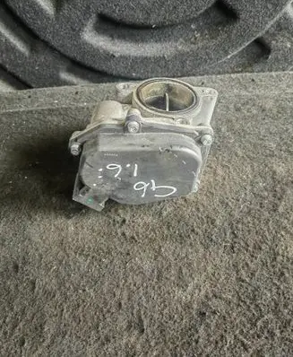 Volkswagen Golf VI Throttle valve