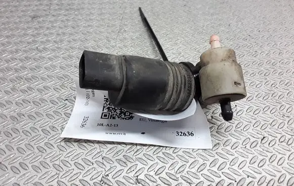 Volkswagen Touareg I Windscreen/windshield washer pump