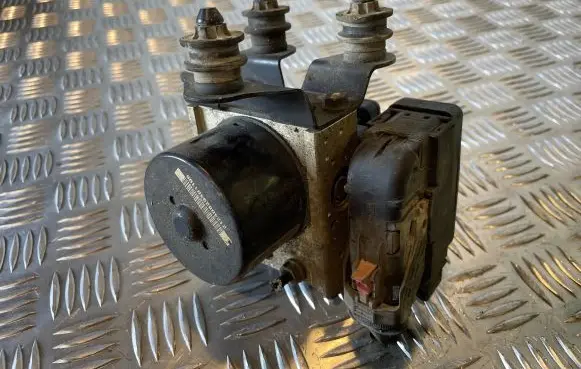 Volkswagen Caddy ABS Pump 1K0907379AF 10097003213 000404913D1