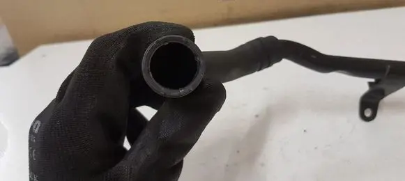 Opel Vectra C Breather hose/pipe 464936462 55351569