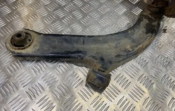 Nissan Note (E11) Front lower control arm/wishbone