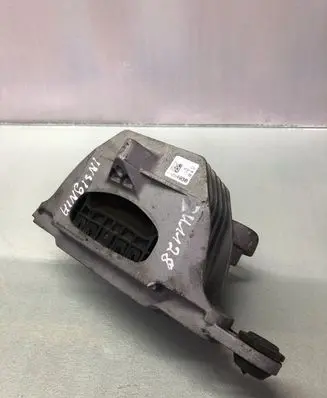 Opel Insignia B Engine mount bracket 84254936