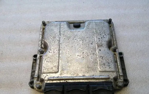 Renault Laguna II Engine control unit/module 0281011325 8200309329 8200309318