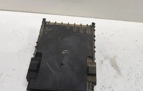 Volkswagen PASSAT B6 Fuse box cover 1K0937132F 017180061 014189871