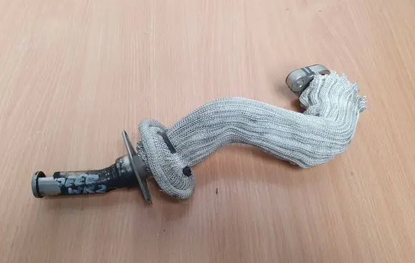 Jeep Cherokee EGR valve line/pipe/hose 11212119F