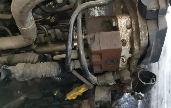 Peugeot 206 Fuel injection high pressure pump 0445010042 9637317380