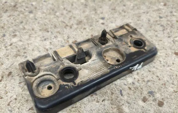 Volvo XC90 Fender mounting bracket 31378134