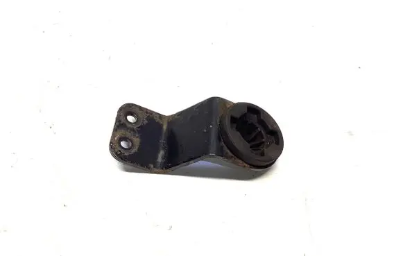 Nissan Qashqai+2 Radiator mount bracket