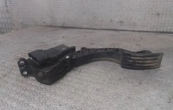 Ford Focus Accelerator throttle pedal 4M519F836AK
