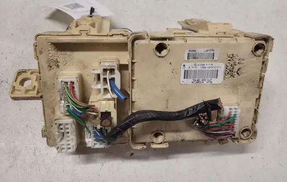 Toyota Avensis T250 Fuse module 8264105030A 06052219371902 5000659601