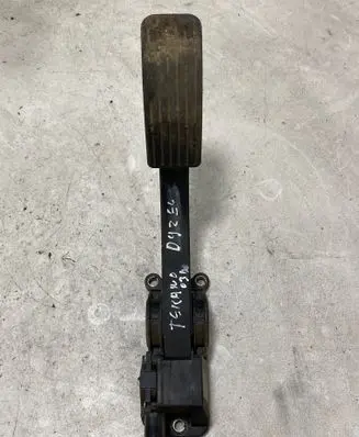 Nissan Terrano Accelerator throttle pedal 0281002591 180022X800 300035