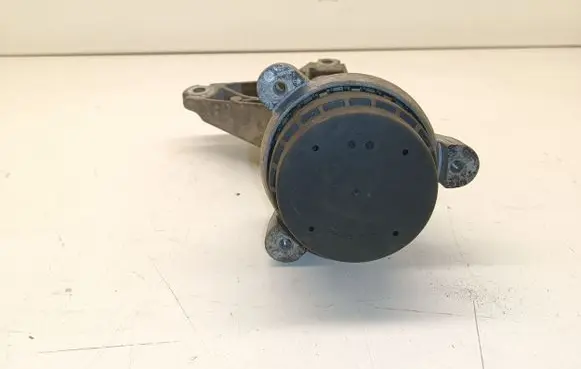 BMW 5 F10 F11 Engine mounting bracket 6775911