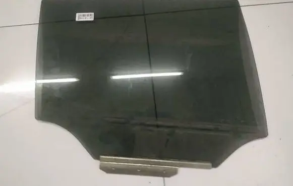 Toyota Avensis T270 Rear door window glass