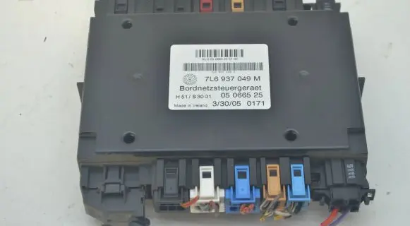 Volkswagen Touareg I Comfort/convenience module 7L6937049M 05066525