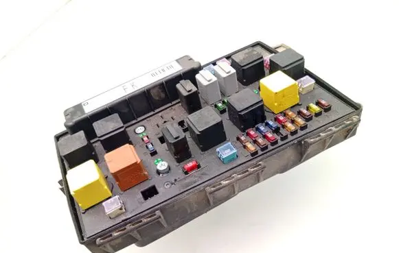 Opel Astra H Fuse module 13191133