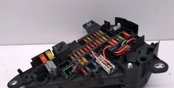 BMW 5 E60 E61 Fuse module 6906603