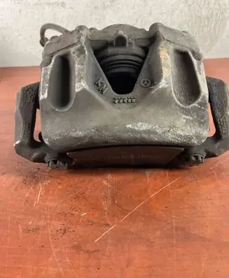 Mercedes-Benz E W212 Front brake caliper 1822B