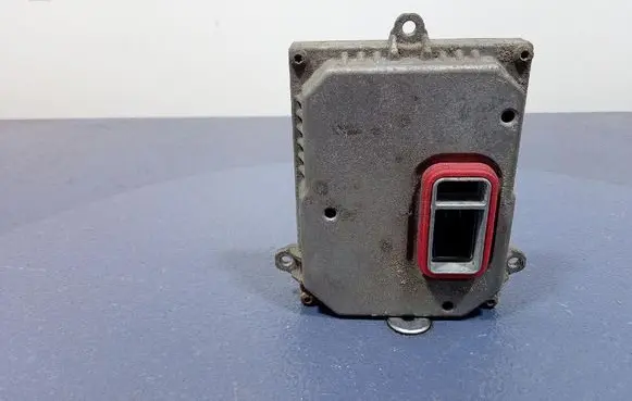 Audi A4 S4 B7 8E 8H Voltage converter/converter module 1307329115