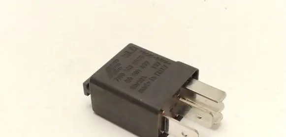 Volkswagen PASSAT B6 Other relay 7M0951253C