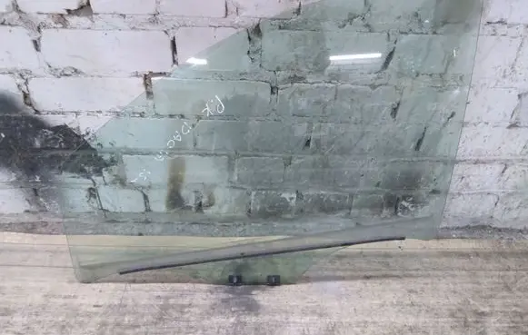 Dacia Lodgy Front door window glass four-door
