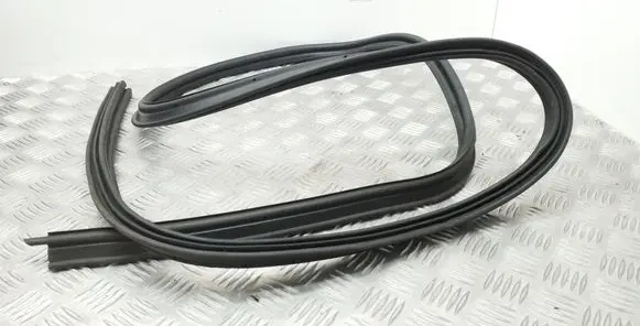 Volkswagen Jetta VI Trunk rubber seal (body) 5C6867705A