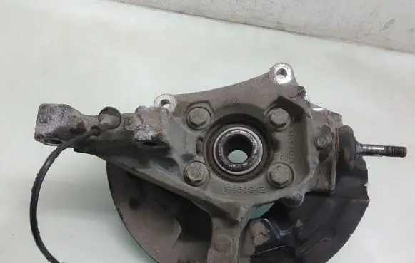 Front wheel hub