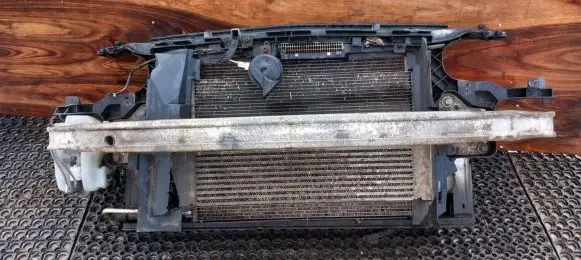 Renault Megane II Radiator support slam panel