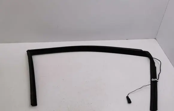 Maserati Quattroporte Rubber seal front door (on door) 