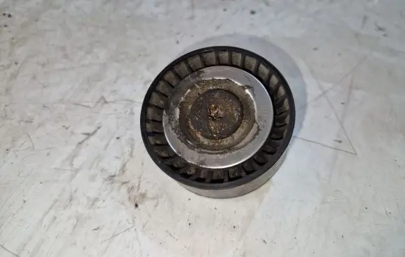 Mercedes-Benz E W212 Belt tensioner pulley A6512000370