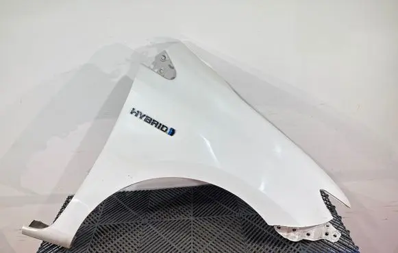 Toyota Auris E180 Fender
