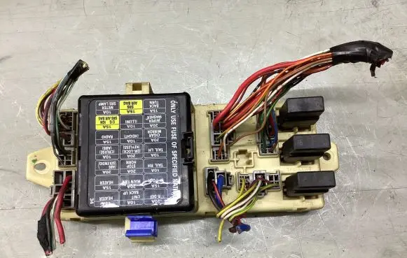 Subaru Legacy Fuse module 980408