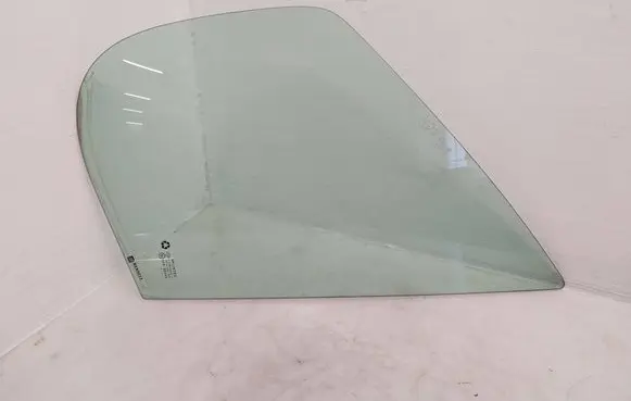Opel Vivaro Front vent window/glass (coupe) 