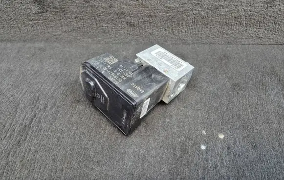 Audi Q7 4M Air conditioning (A/C) expansion valve 4M0816682E