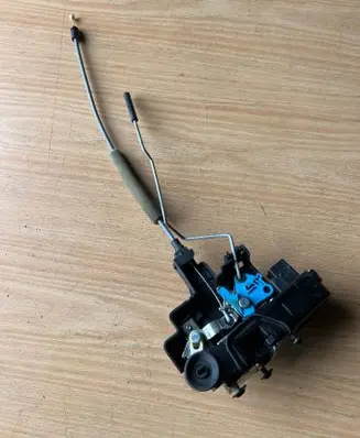 Opel Antara Rear door lock A081876