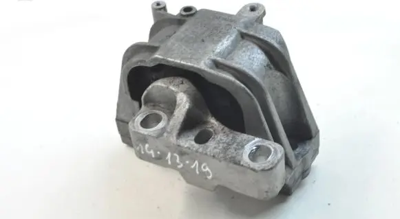 Audi TT TTS Mk2 Engine mount bracket 8J0199262