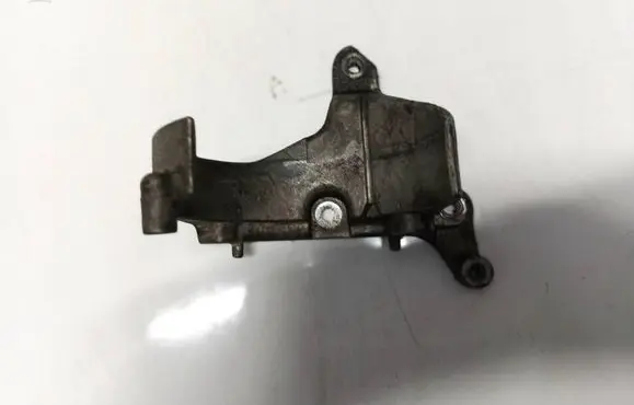 Mazda 3 I Engine mounting bracket 