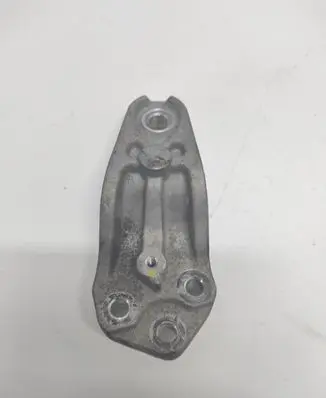 Engine mounting bracket