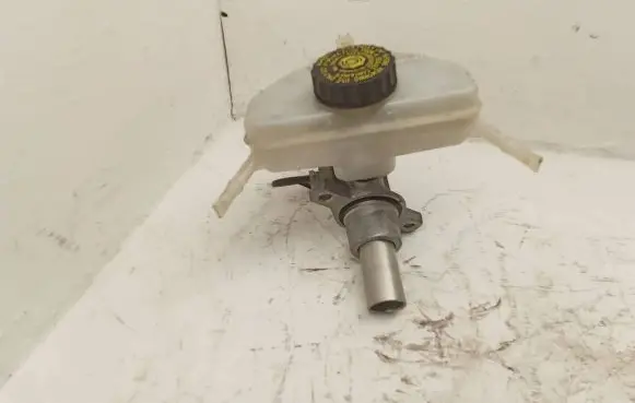 Master brake cylinder