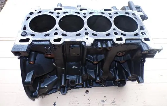 Nissan Qashqai Engine block M9R D833