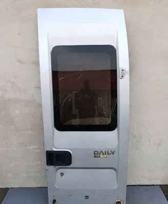 Iveco Daily 4th gen Rear door