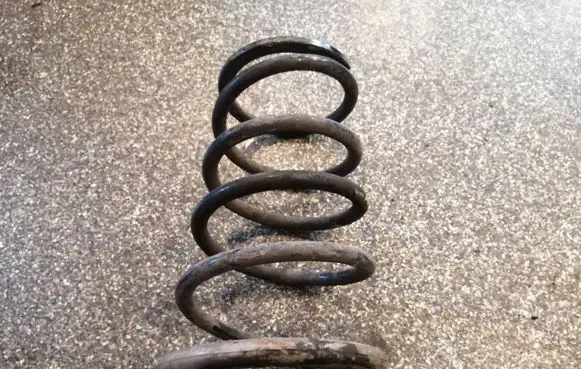 Nissan X-Trail T30 Rear coil spring