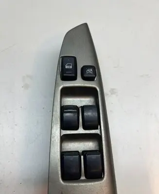 Toyota Corolla Verso E121 Electric window control switch 8404013081